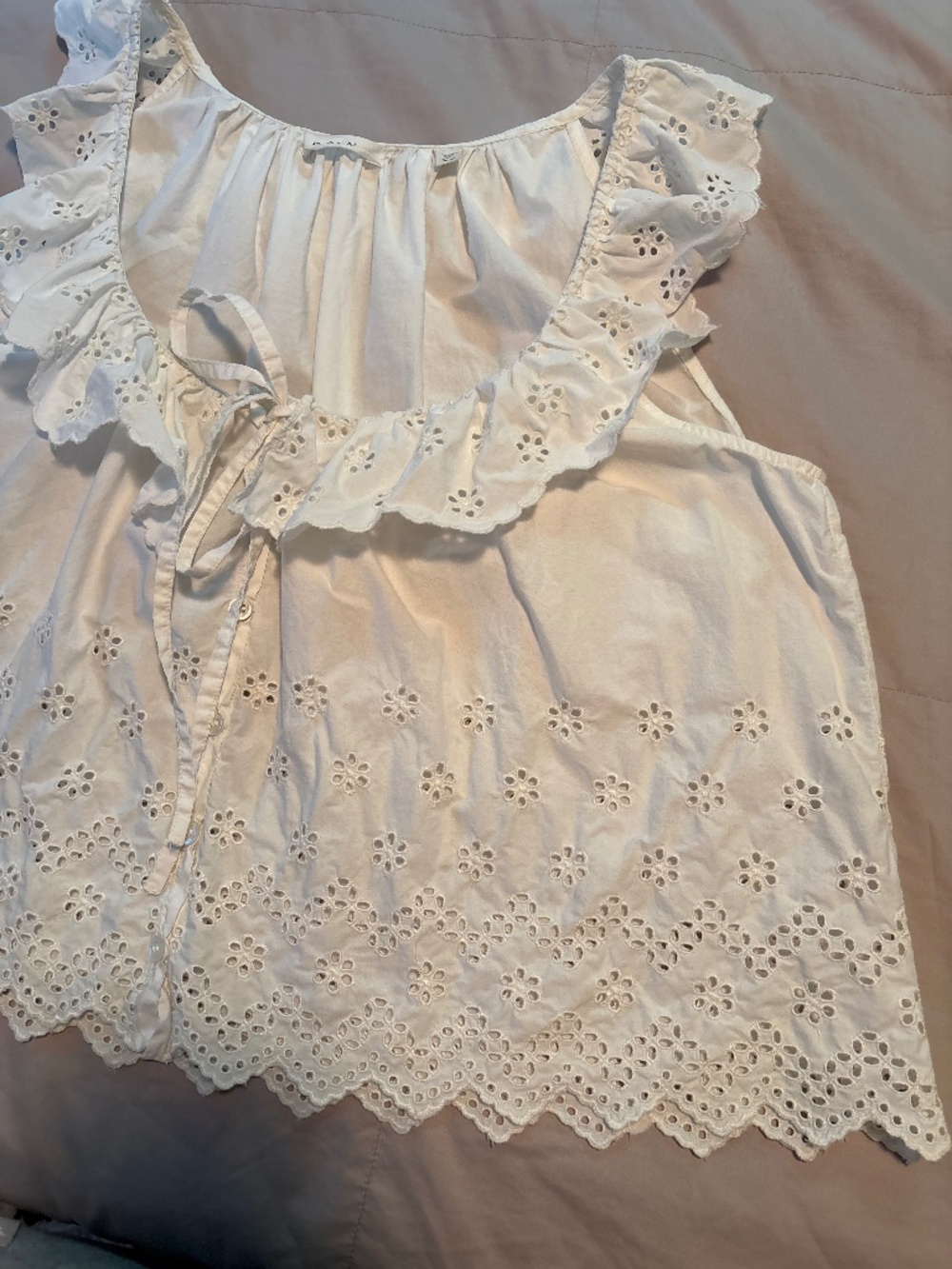 Doen Eyelet Top - Picture 4 of 16